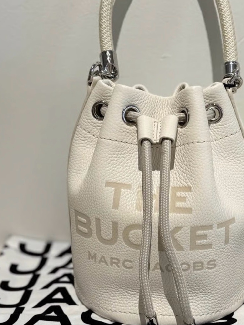 Marc Jacobs Cream Leather Drawstring Bucket Bag with Rope Handle